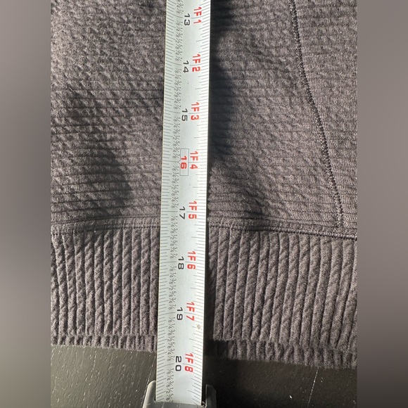 Black lululemon hooded vest - Picture 7 of 9